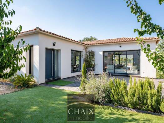 Villa à vendre 760 000 € 5 pièces 3 chambres 164 m² 1 202 m² de terrain La Destrousse 13112