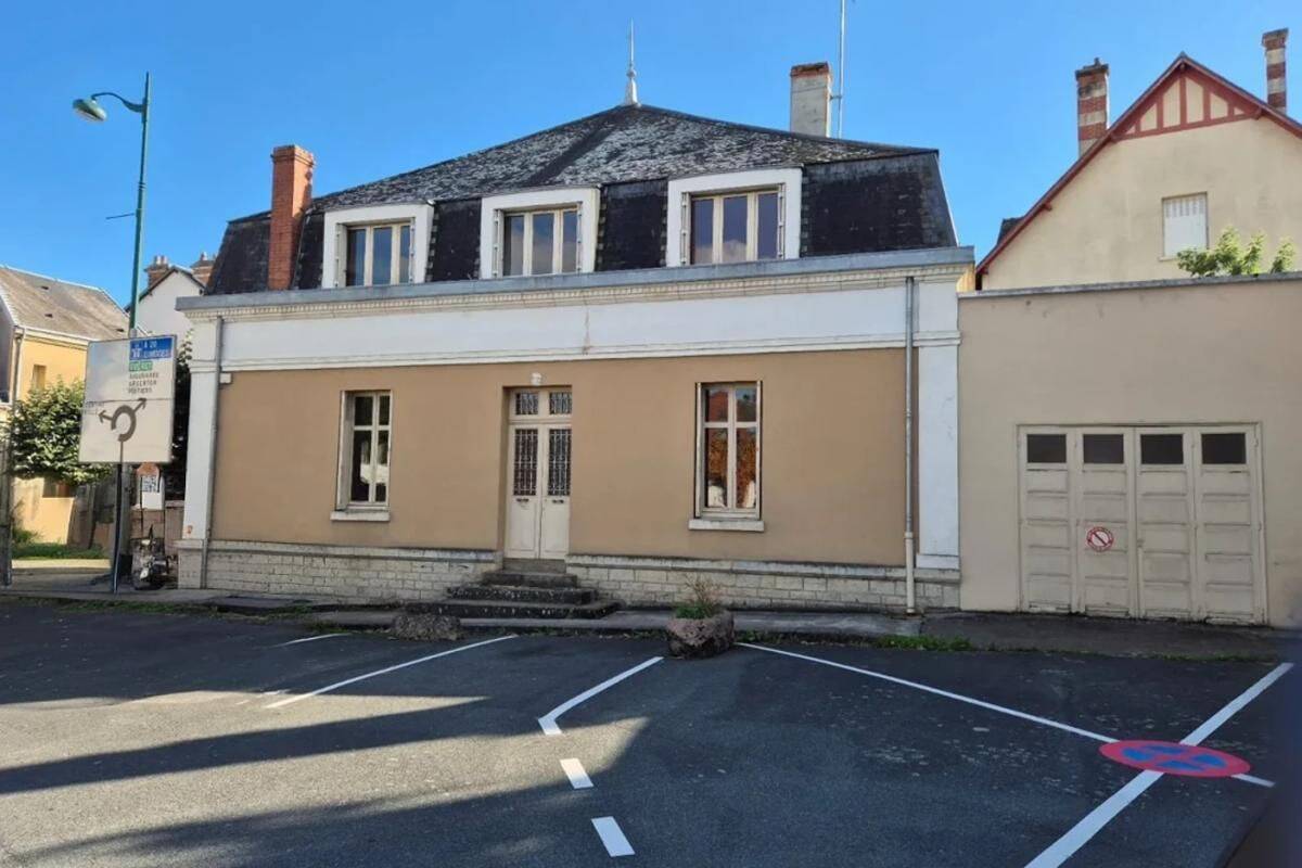 Maison 7 pièces 198 m² · à La Châtre · 198 m² · 124 000 €