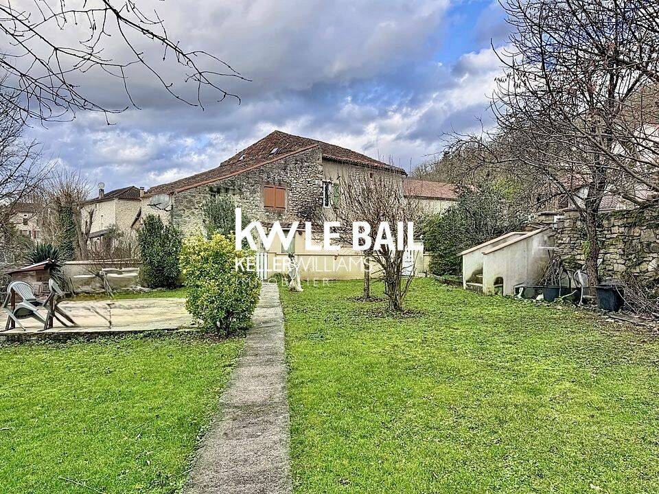 Maison 11 pièces 230 m² · à Saint-Vincent-Rive-d'Olt · 230 m² · 295 000 €