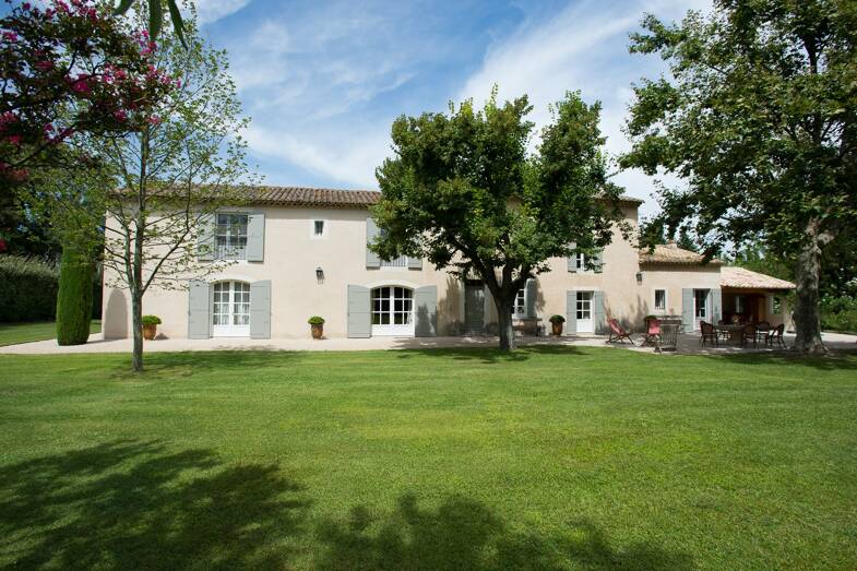Mas à vendre 2 650 000 € 10 pièces 6 chambres 350 m² 22 000 m² de terrain Saint-Rémy-de-Provence 13210