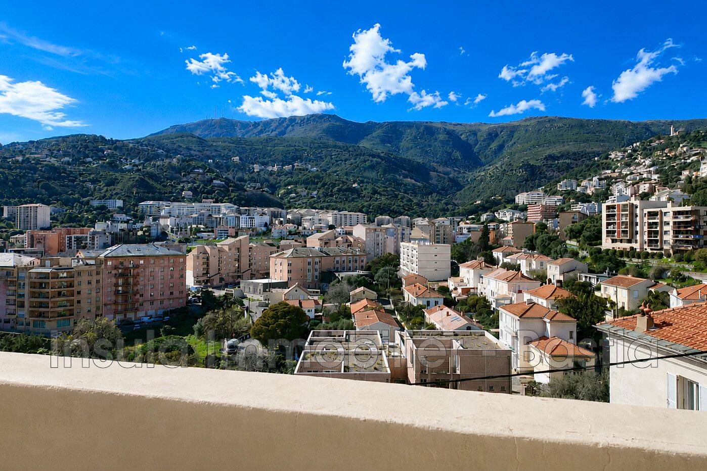 Appartement 1 pièce 107 m² · à Bastia · 107 m² · 283 500 €