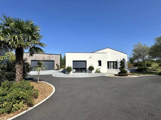 Villa à vendre 493 500 € 9 pièces 4 chambres 186,6 m² 2 520 m² de terrain Sonnac 17160