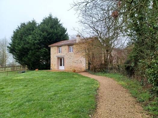 Maison à louer 575 € 2 pièces 1 chambre 62,6 m² La Forêt-sur-Sèvre 79380