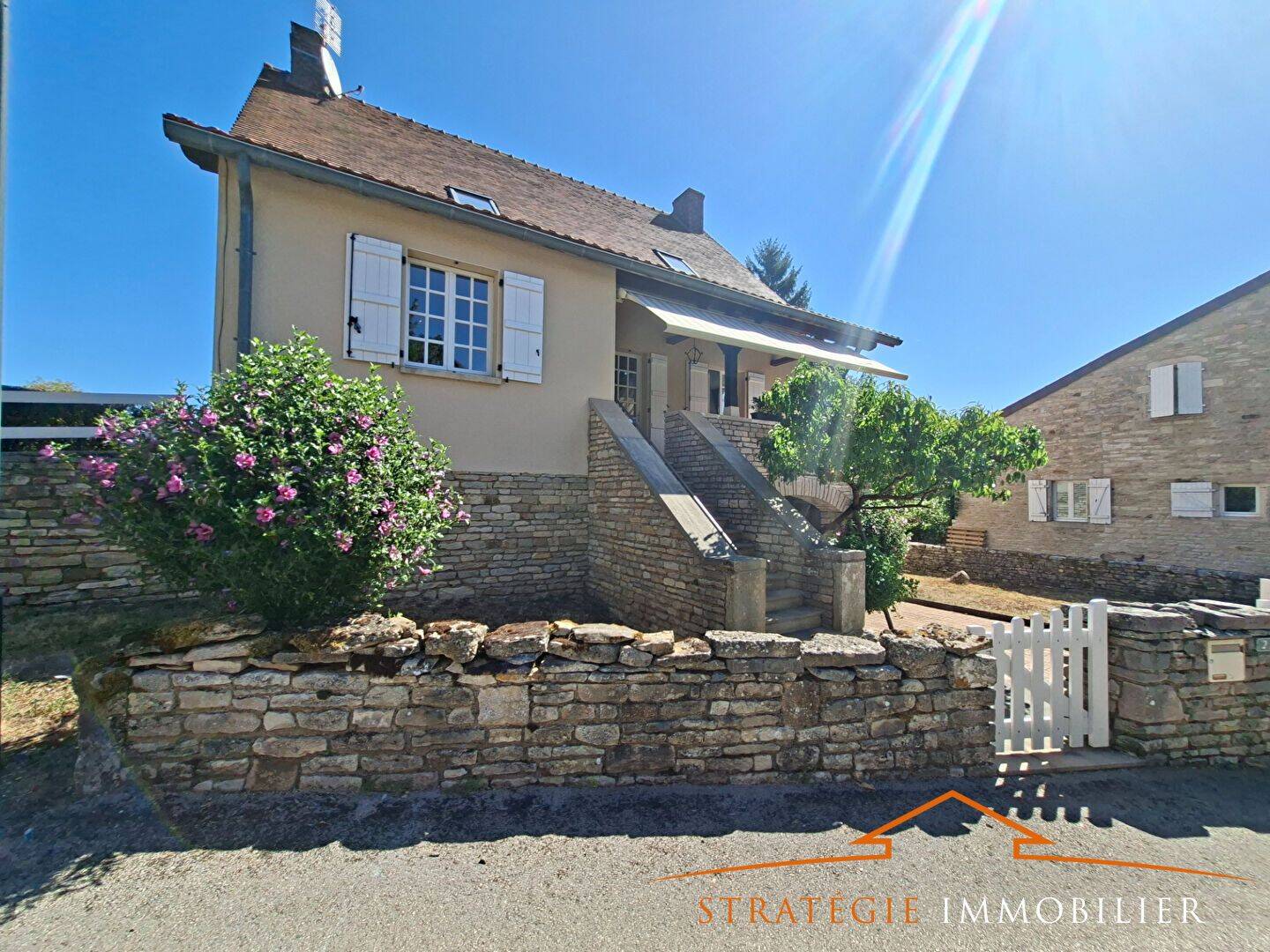 Maison 4 pièces 111 m² · à Curtil-sous-Burnand · 110,8 m² · 950 €/mois