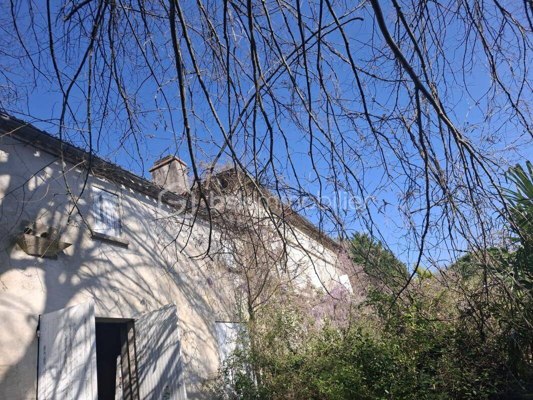 Maison 6 pièces 200 m² · à La Réole · 200 m² · 118 000 €