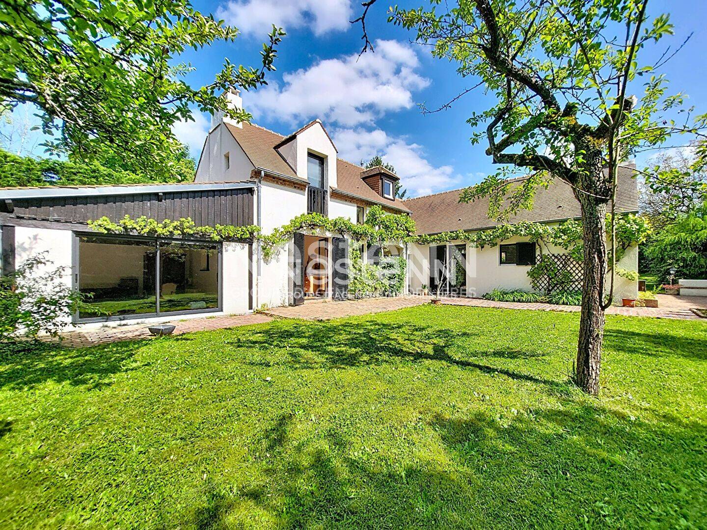 Maison 5 pièces 141 m² · à Noisy-le-Roi · 141 m² · 2 685 €