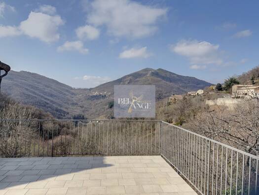 Maison à vendre 325 000 € 10 pièces 7 chambres 185 m² 1 642 m² de terrain Aizac 07530