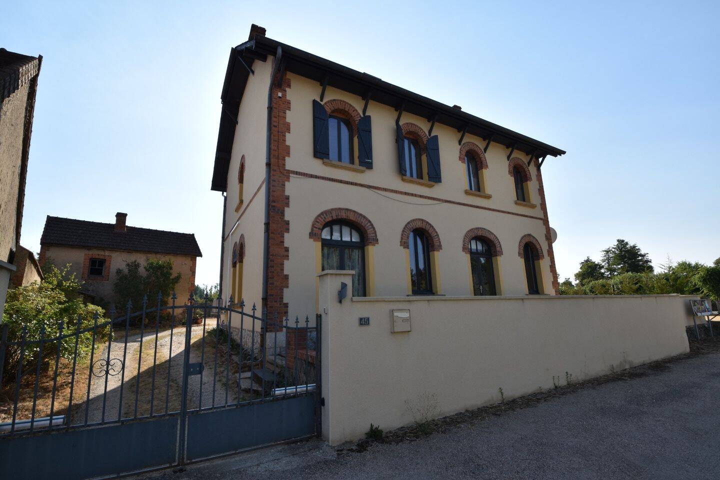 Maison 8 pièces 201 m² · à Saint-Aubin-sur-Loire · 201 m² · 225 000 €