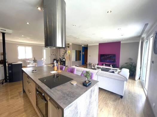 Maison à vendre 278 000 € 7 pièces 5 chambres 142,4 m² 540 m² de terrain Saint-Doulchard 18230