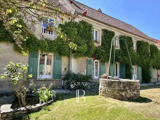 Maison à vendre 975 000 € 7 pièces 6 chambres 361 m² 9 900 m² de terrain Saint-Vrain 91770