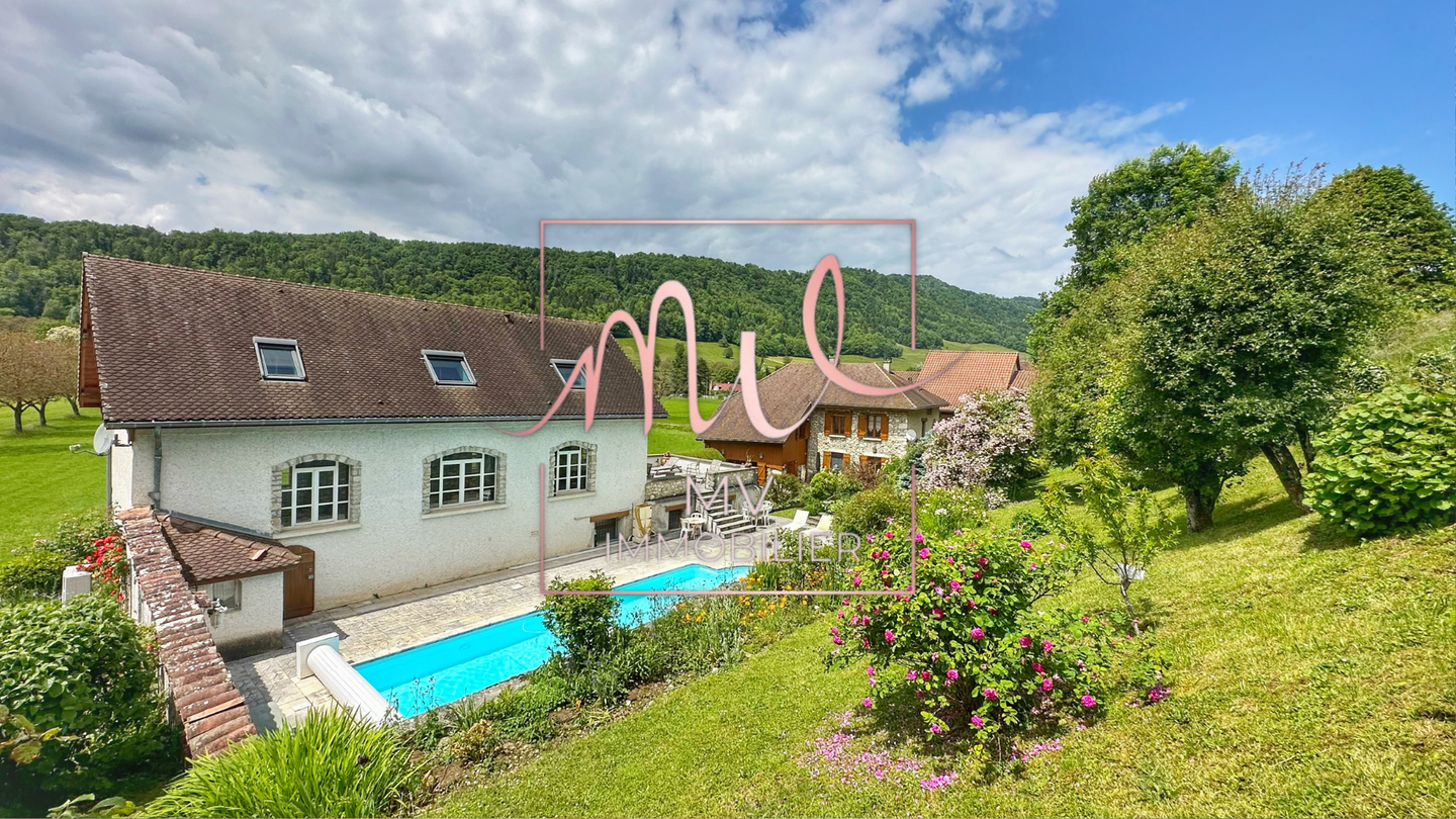 Maison 8 pièces 325 m² · à Saint-Aupre · 325 m² · 585 000 €