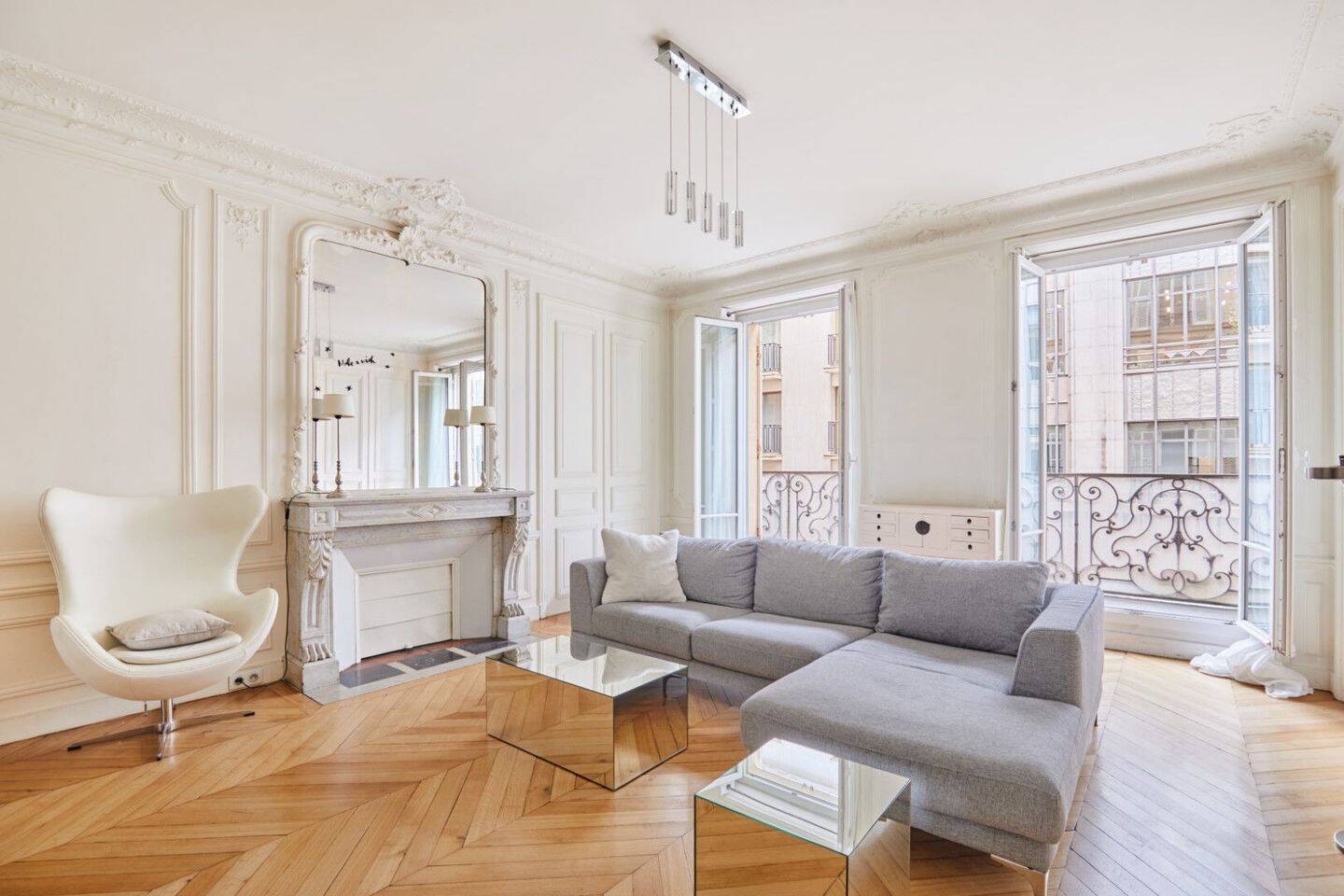 Appartement 5 pièces 121 m² · à Paris 8ème Arrondissement · 121 m² · 5 185 €/mois