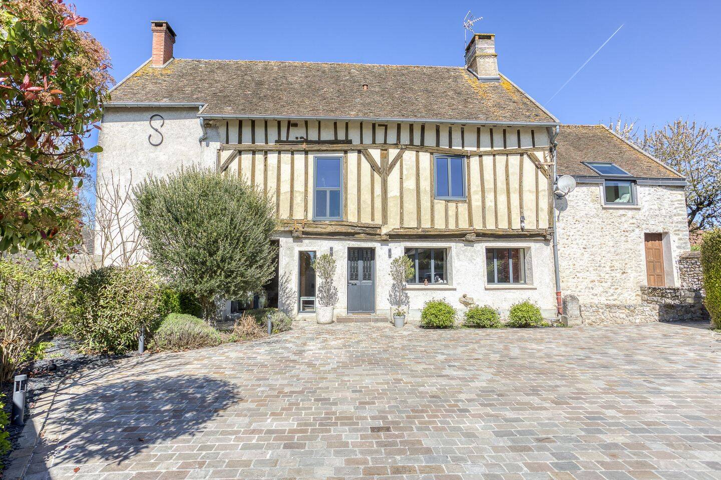 Maison 7 pièces 270 m² · à Septeuil · 270 m² · 617 000 €