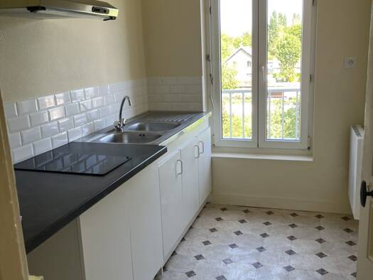 Appartement à louer 550 € 2 pièces 1 chambre 33,6 m² Étage 2/3 Ouest Gisors 27140