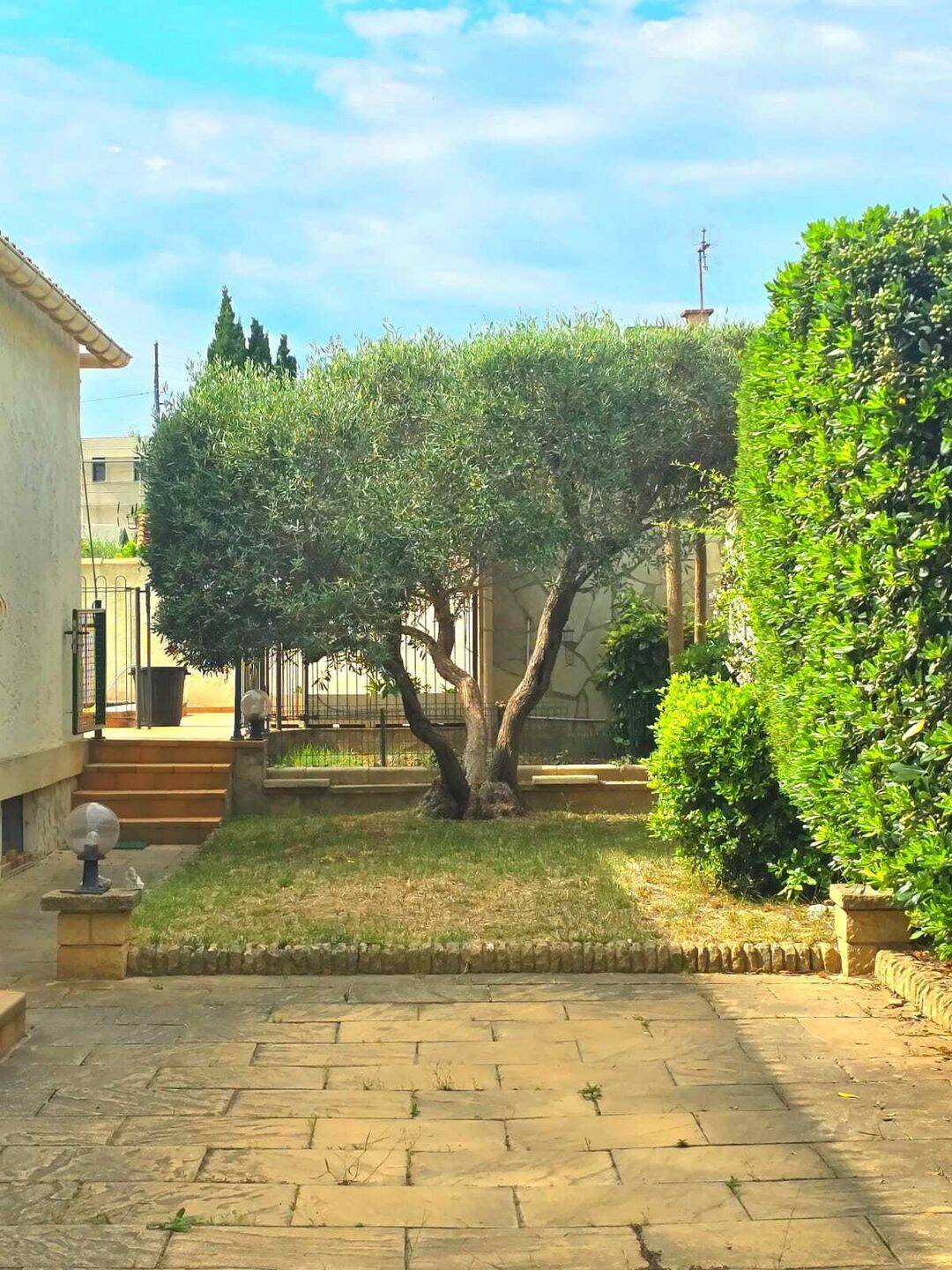 Maison 8 pièces 250 m² · à Marseille 9ème Arrondissement · 250 m² · 699 000 €