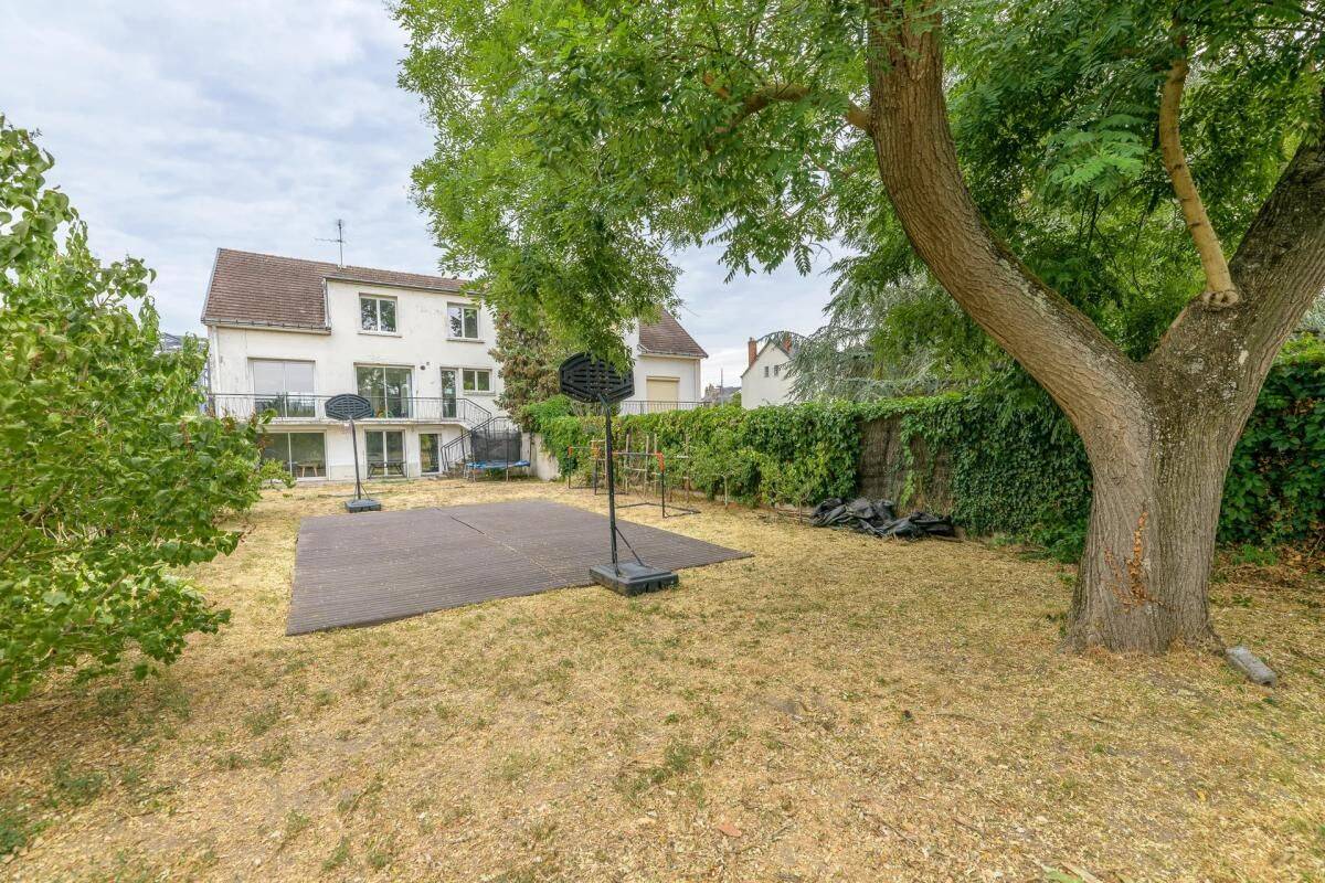 Maison 8 pièces 218 m² · à Saint-Pierre-des-Corps · 218 m² · 422 000 €