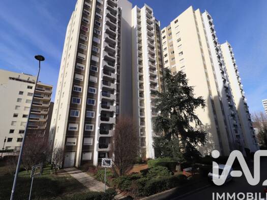 Appartement à vendre 119 000 € 4 pièces 2 chambres 84 m² Étage 2/18 Bergson-La Terrasse Saint-Étienne 42000