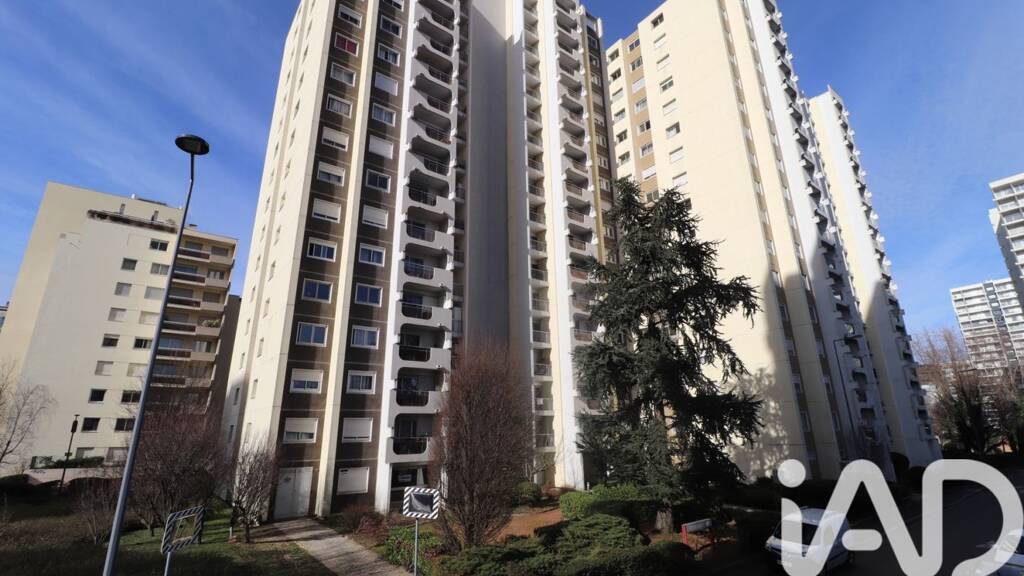 Appartement à vendre 119 000 € 4 pièces 2 chambres 84 m² Étage 2/18 Bergson-La Terrasse Saint-Étienne 42000