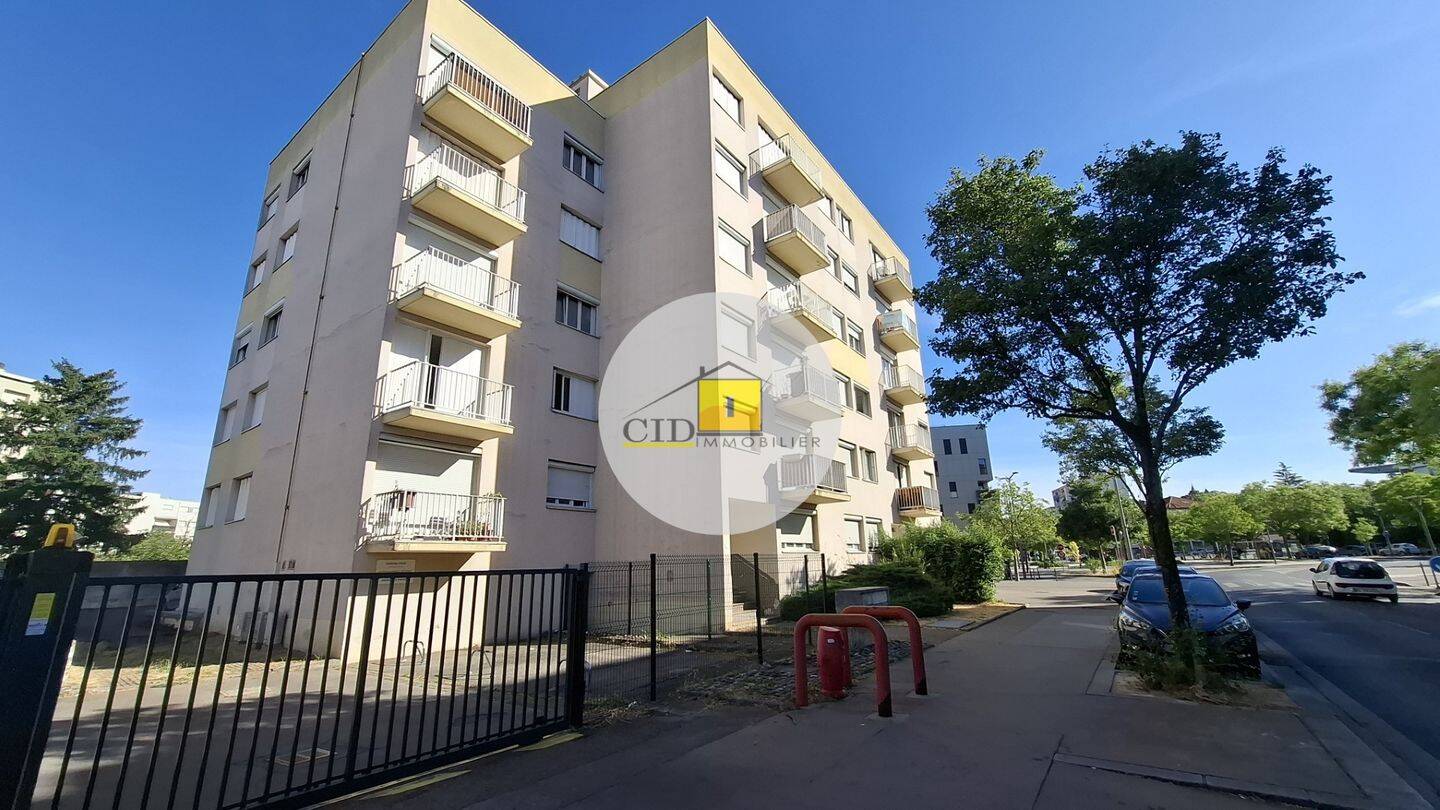 Appartement 2 pièces 54 m² · à Saint-Priest · 54 m² · 780 €