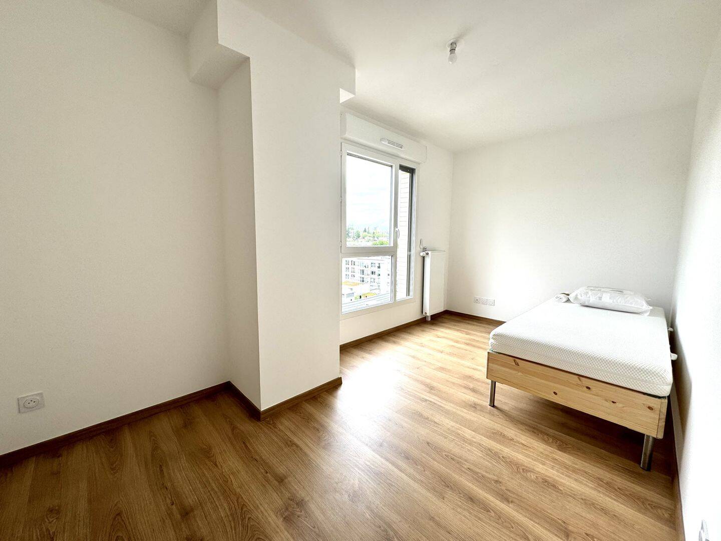 Appartement 4 pièces 82 m² · à Villejuif · 82,3 m² · 2 100 €