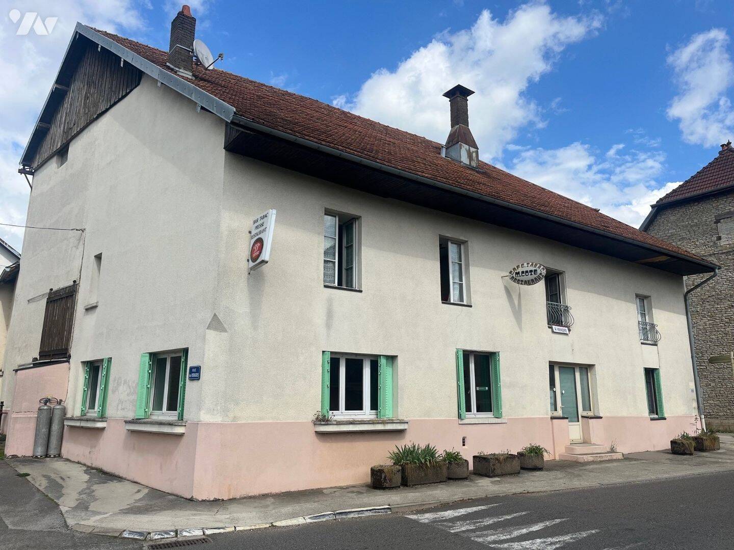 Maison 10 pièces 290 m² · à Épeugney · 290 m² · 95 000 €