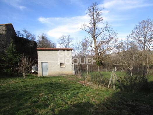 Terrain constructible à vendre 24 000 € 1 078 m² de terrain Saint-Georges-d'Aurac 43230