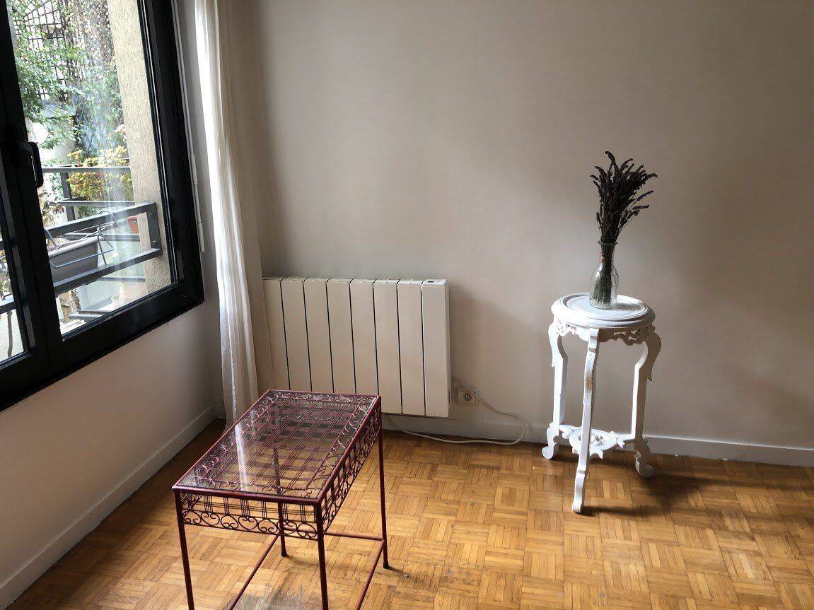 Appartement 1 pièce 25 m² · à Paris 14ème Arrondissement · 24,6 m² · 1 000 €/mois