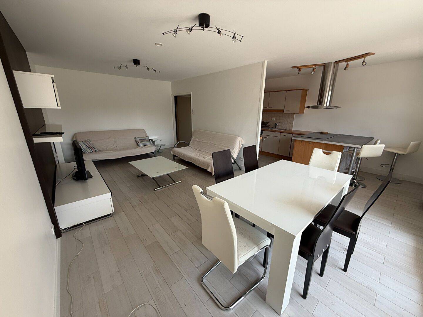 Appartement 3 pièces 75 m² · à Annemasse · 74,8 m² · 1 700 €