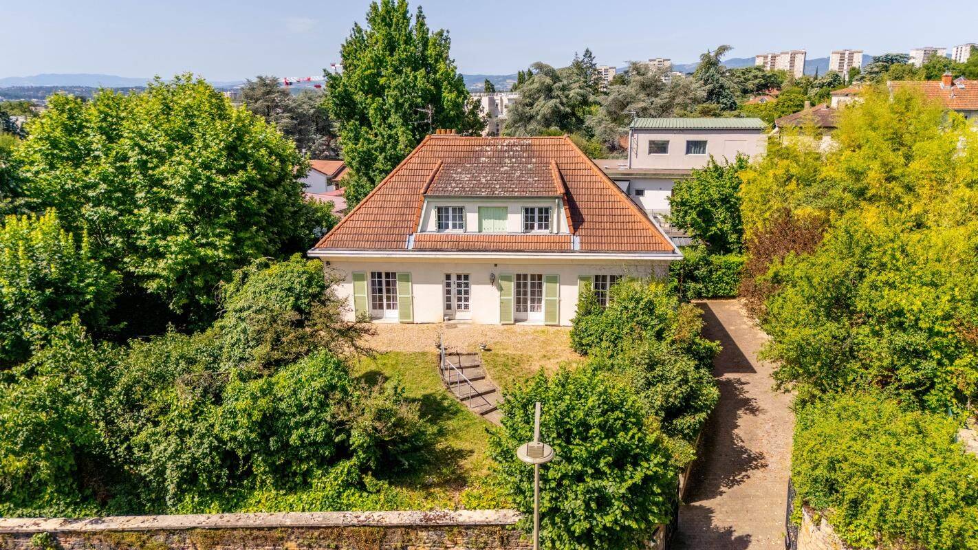 Maison 7 pièces 180 m² · à Champagne-au-Mont-d'Or · 180 m² · 615 000 €
