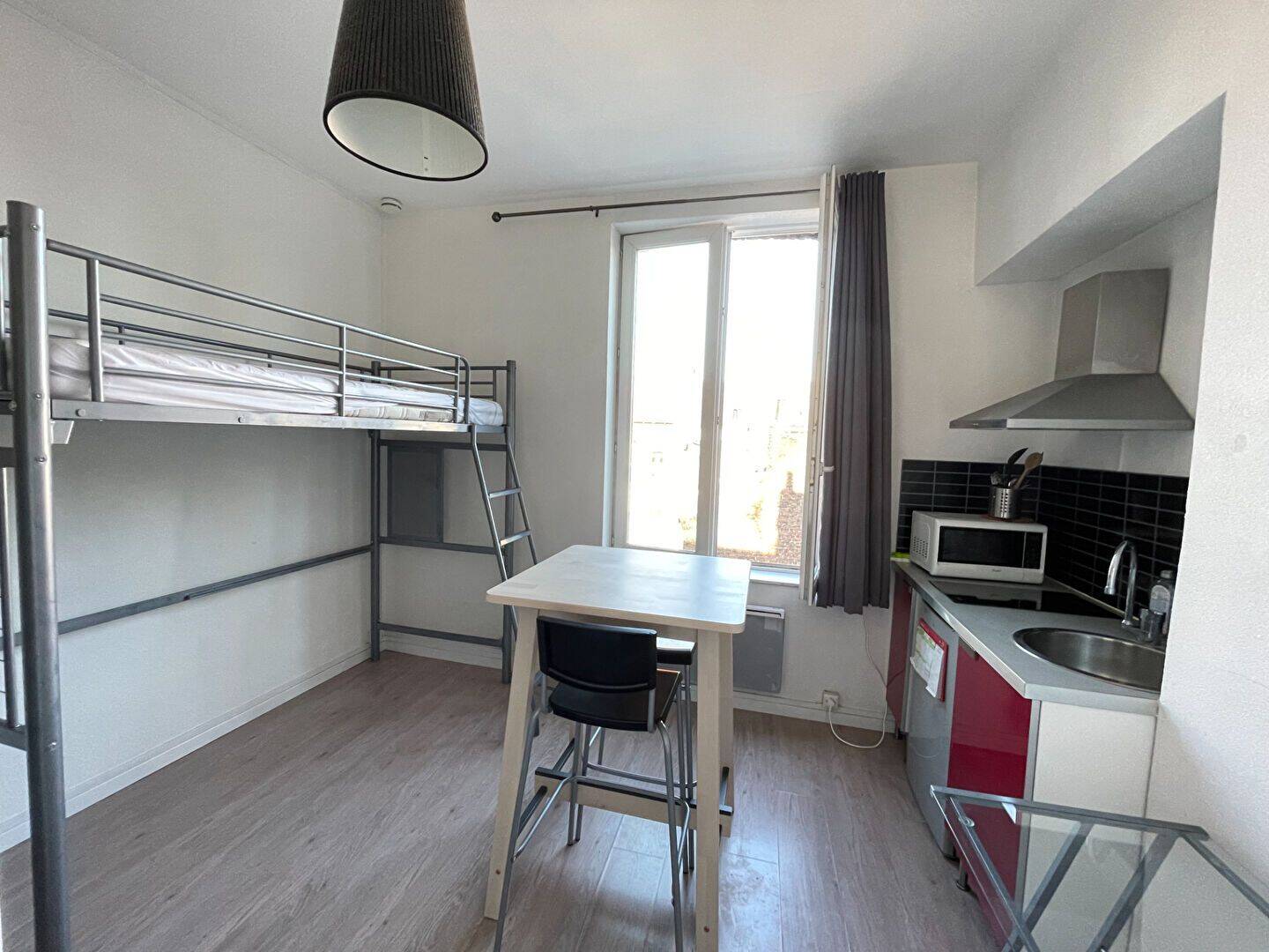 Appartement 1 pièce 14 m² · à Lille · 13,9 m² · 430 €