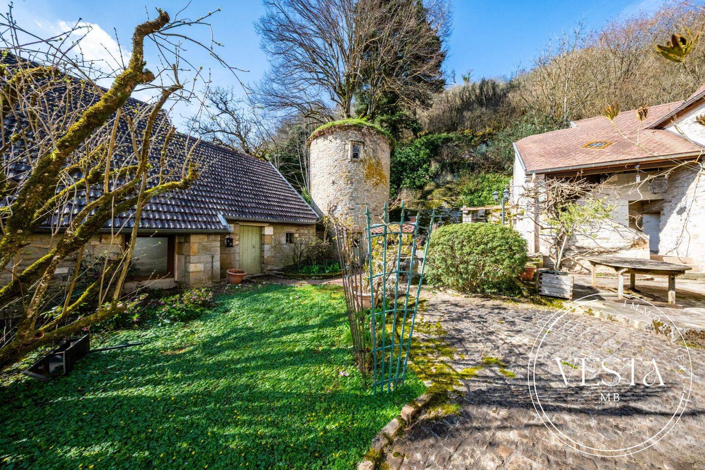 Maison 8 pièces 235 m² · à Mâlain · 235 m² · 490 000 €