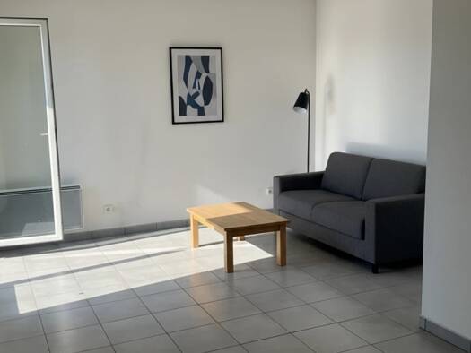 Appartement à vendre 155 000 € 2 pièces 1 chambre 42 m² Étage 3/3 Centre Ville Saint-Priest 69800
