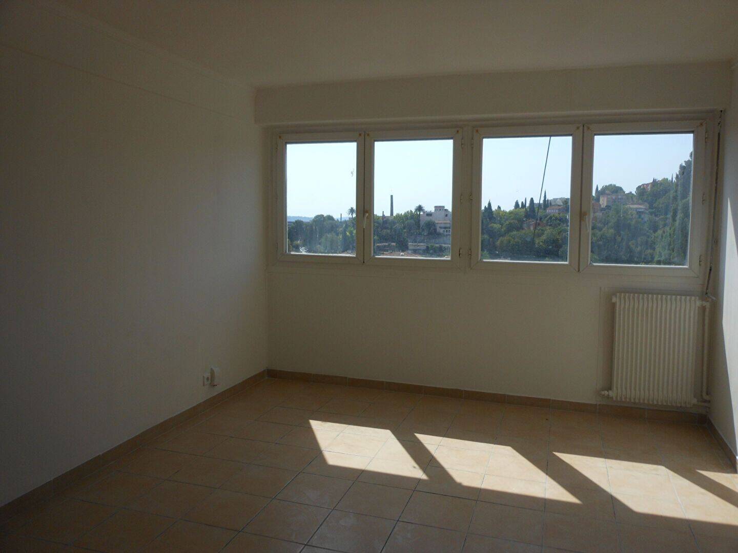 Appartement 2 pièces 44 m² · à Grasse · 43,6 m² · 696 €