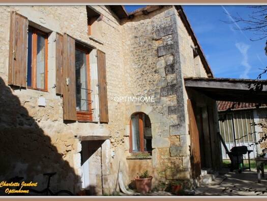 Maison à vendre 189 000 € 5 pièces 3 chambres 110 m² 417 m² de terrain Montmoreau-Saint-Cybard 16190