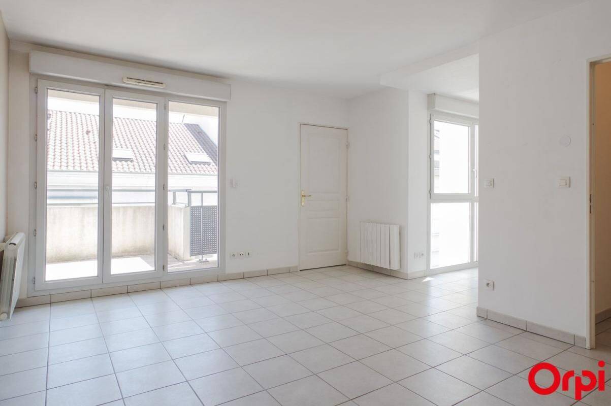 Appartement 2 pièces 43 m² · à Lyon 7ème Arrondissement · 42,7 m² · 799 €
