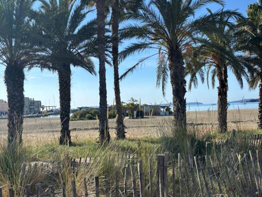 Appartement à vendre 245 000 € 3 pièces 2 chambres 38 m² Étage 1/2 Centre Bormes-les-Mimosas 83230