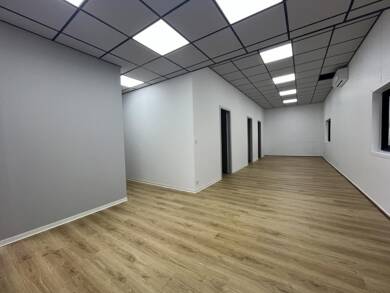 Local commercial à louer 875 € 136 m² de surface de vente Borgo 20290