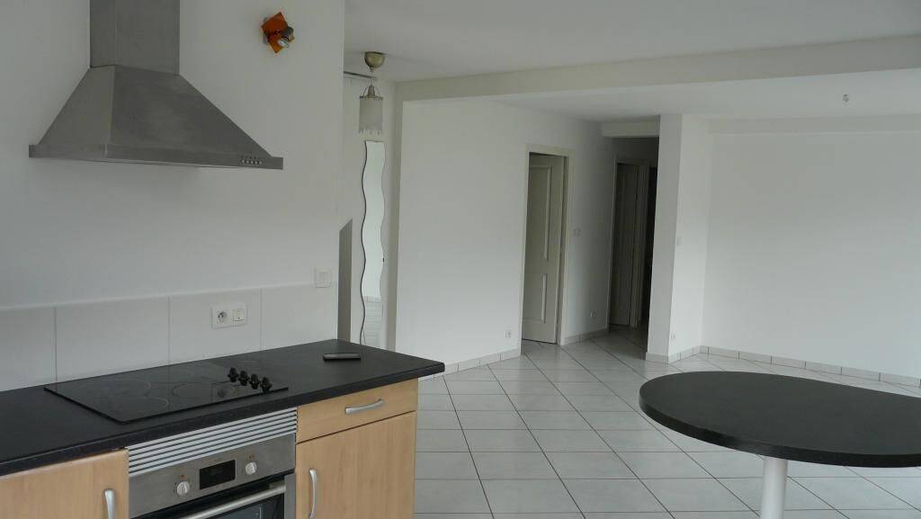 Appartement 3 pièces 80 m² · à Saint-Nazaire-les-Eymes · 80 m² · 1 300 €