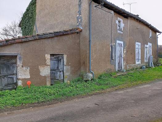 Maison à vendre 39 900 € 3 pièces 2 chambres 70 m² 1 100 m² de terrain Charras 16380