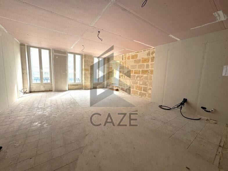 Espace bureau à vendre 1 012 000 € 184 m² de bureaux divisible de 81 m² à 81 m² Bordeaux 33300