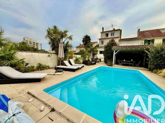 Maison de ville à vendre 727 500 € 5 pièces 4 chambres 168 m² 328 m² de terrain Le Chay-Les Gardes Royan 17200