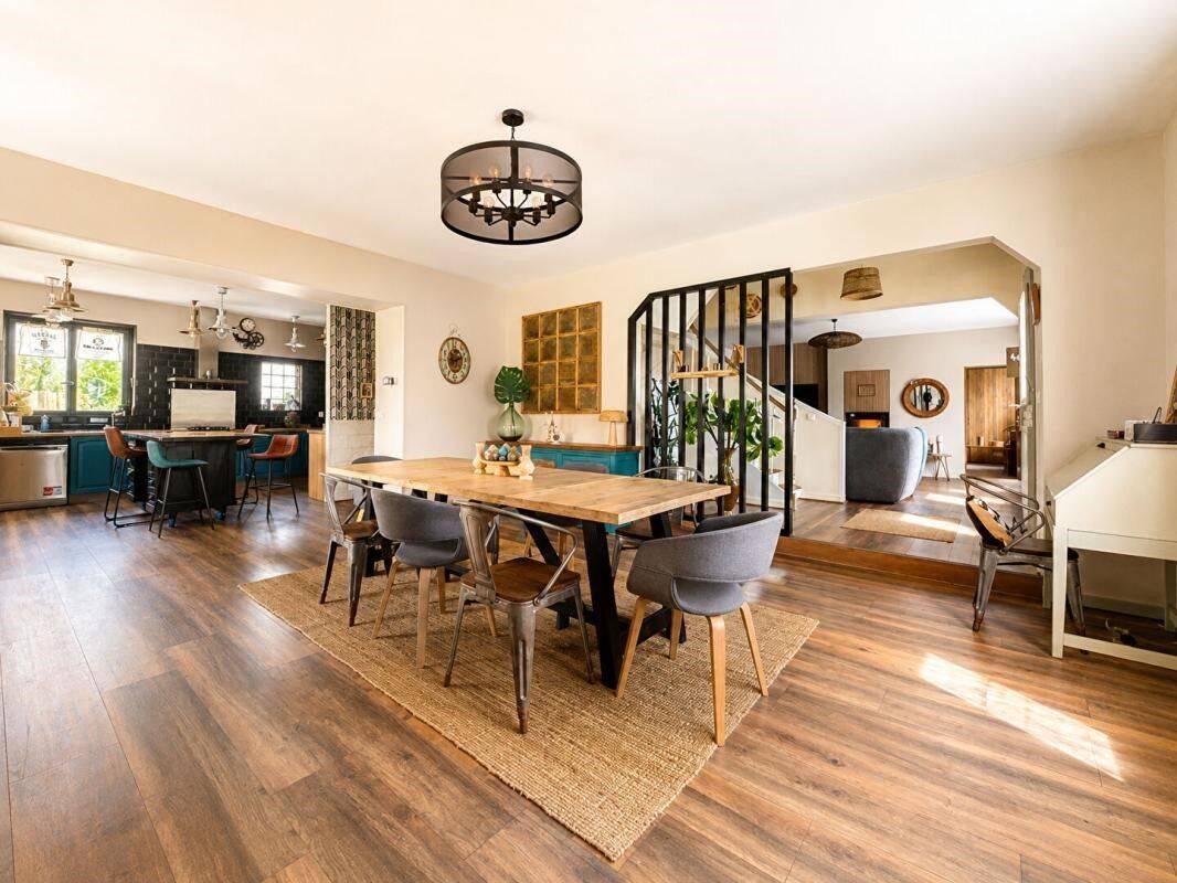 Maison 11 pièces 343 m² · à Le Mêle-sur-Sarthe · 343 m² · 340 000 €