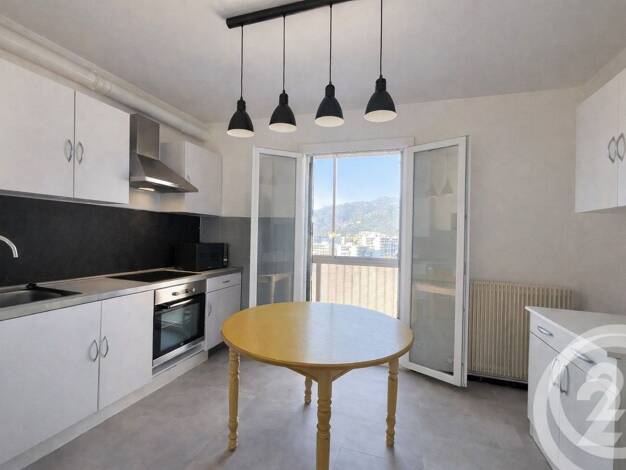 Appartement à louer 980 € 3 pièces 2 chambres 77 m² 7ème étage Ajaccio 20090