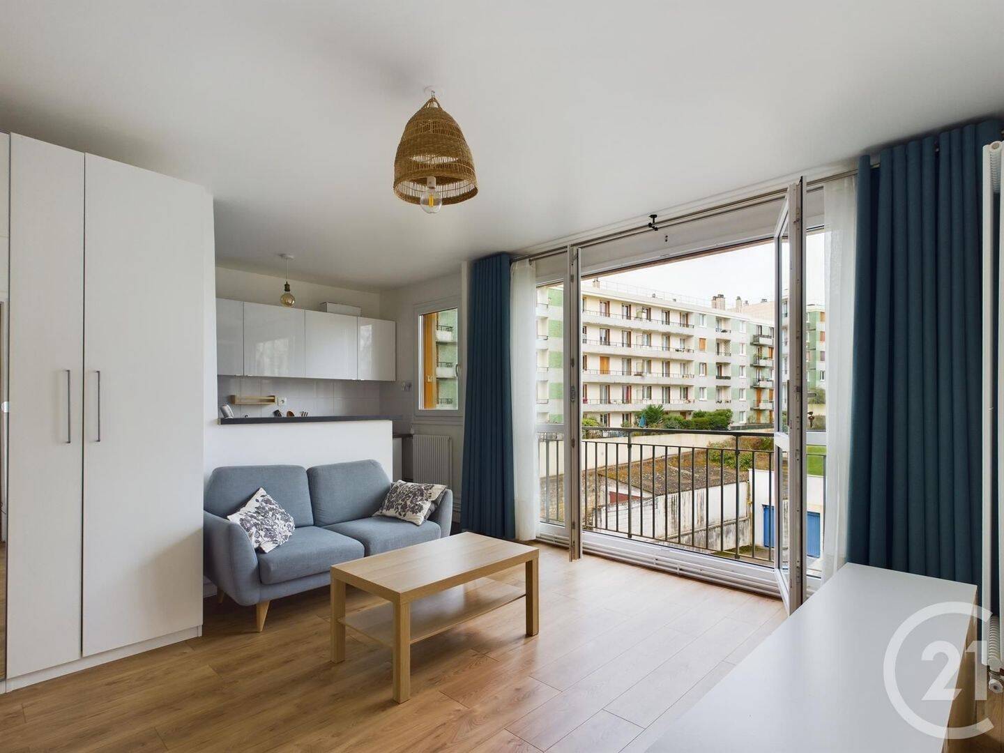 Appartement 1 pièce 28 m² · à Chaville · 28,2 m² · 860 €