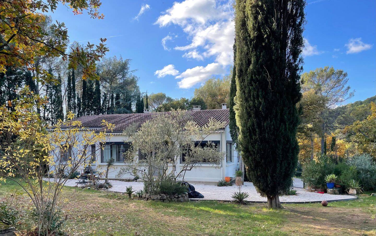 Maison 4 pièces 143 m² · à Aix-en-Provence · 143 m² · 2 900 €