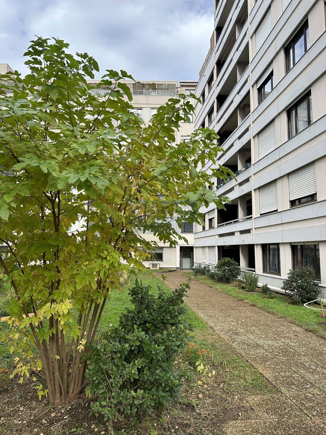 Appartement 3 pièces 73 m² · à Lyon 7ème Arrondissement · 73 m² · 215 000 €