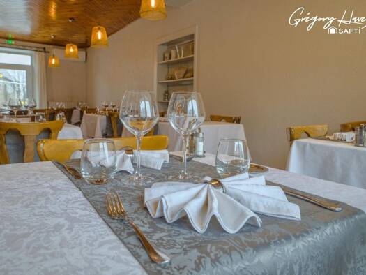 Boutique à vendre Fonds de commerce 285 000 € 5 pièces 544 m² de surface de vente Lus-la-Croix-Haute 26620