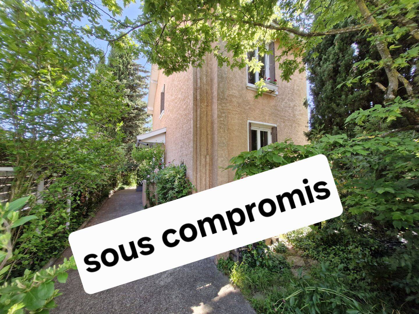 Maison 5 pièces 100 m² · à Bron · 100 m² · 449 000 €