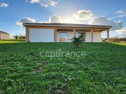 Maison à vendre 229 900 € 4 pièces 3 chambres 120 m² 1 631 m² de terrain Saint-Médard 16300