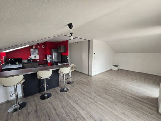 Appartement à louer 780 € 3 pièces 2 chambres 66 m² Étage 2/2 Sancé 71000